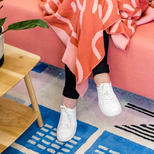 SMTNG GOOD スロー・ブランケット - TWISTS & TURNS