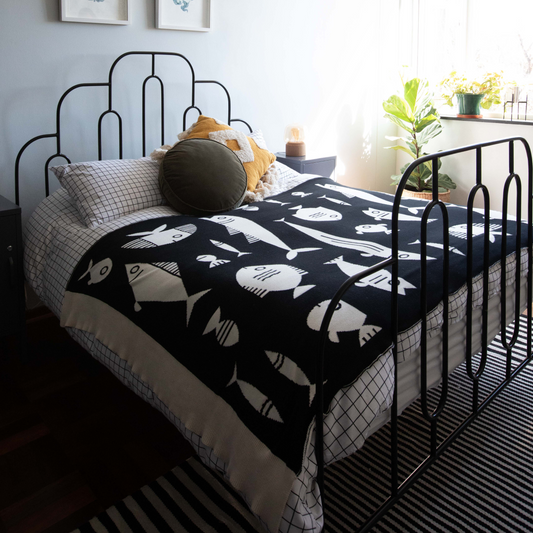 SMTNG GOOD スロー・ブランケット - KEEP SWIMMING