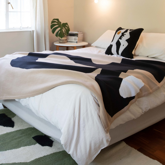 SMTNG GOOD スロー・ブランケット -  ELULA X LULAMA WOLF